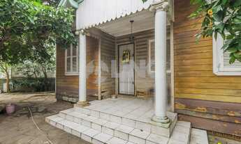 Imagem 1: Casa com 3 dormitórios e 2 vagas de garagem à venda no bairro Sarandi em Porto Alegre próx