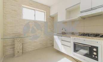 Imagem 2: Apartamento de 2 dormitórios à venda com 1 vaga de garagem em Porto Alegre, no bairro Jard