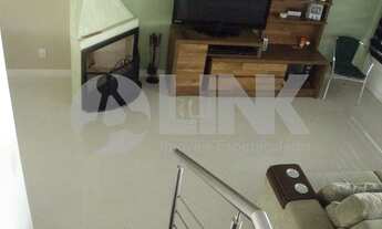 Imagem: Casa tipo sobrado de 3 dormitórios sendo