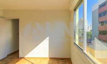 Imagem 3: Apartamento de 1 dormitório à venda com 1 vaga de garagem em Porto Alegre, no bairro Passo