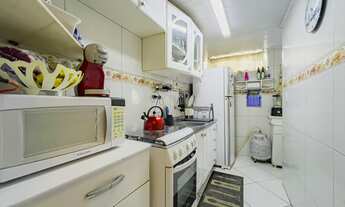 Imagem 6: Apartamento 2 dormitórios reformado e semimobiliado com 1 vaga de garagem à venda no bairr