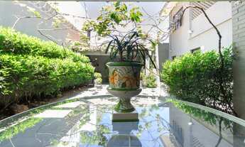 Imagem 2: Imperdível Casa à Venda em São Paulo-SP: 4 Quartos, 1 Suíte, 3 Salas, 5 Banheiros, 6 Vagas