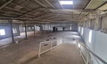 Imagem 3: Galpão Comercial de Alto Padrão com 12 Salas e 25 Vagas de Garagem em Condomínio no Paraís