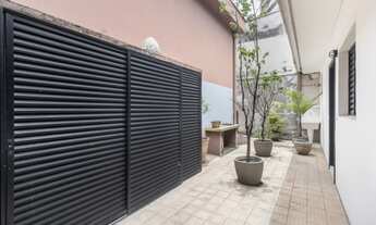 Imagem 3: Casa Comercial à Venda na Vila Nova Conceição, São Paulo-SP: 6 Salas, 3 Banheiros, 3 Vagas