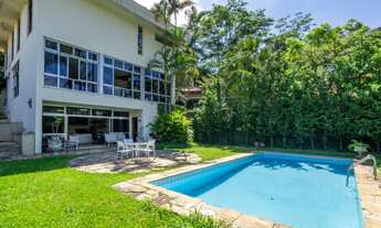 Imagem 2: Casa de alto padrão em condomínio no Jardim Guedala, São Paulo-SP: 4 quartos, 2 suítes, 5