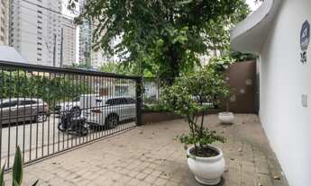 Imagem 2: Casa Comercial à Venda na Vila Nova Conceição, São Paulo-SP: 6 Salas, 3 Banheiros, 3 Vagas