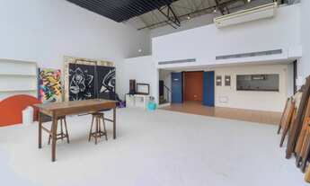 Imagem 5: Casa Comercial à Venda na Vila Nova Conceição, São Paulo-SP: 6 Salas, 3 Banheiros, 3 Vagas