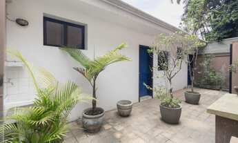 Imagem 4: Casa Comercial à Venda na Vila Nova Conceição, São Paulo-SP: 6 Salas, 3 Banheiros, 3 Vagas