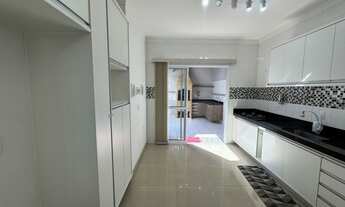 Imagem: Imperdível Casa em Condomínio à Venda