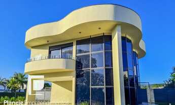 Imagem 2: CASA A VENDA NO CONDOMÍNIO RESERVA PORTA JAPY, ARQUITETURA MODERNA EM UM CONDOMÍNIO GOLF C