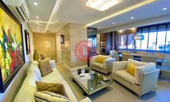 Imagem 2: Cobertura tipo duplex de 172m2 com piscina e vista para o mar, à venda no centro de Floria