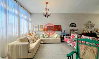 Imagem 2: Apartamento de 232m2, um por andar, 4 quartos (sendo um suíte), 1 vaga, andar alto em préd