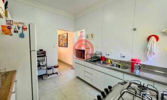 Imagem 6: Apartamento de 232m2, um por andar, 4 quartos (sendo um suíte), 1 vaga, andar alto em préd