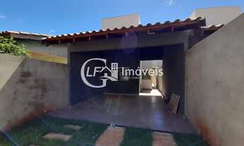 Imagem 2: Linda casa à venda com acabamento impecável e localização privilegiada