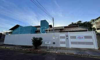 Imagem: Linda casa de esquina com 4 suítes