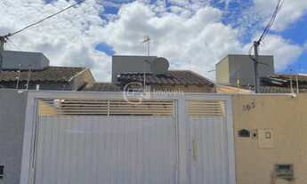 Imagem: Linda casa com 2 quartos e piscina