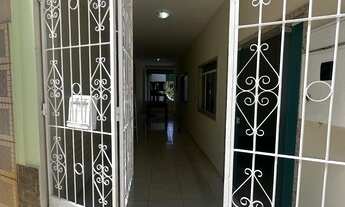 Imagem 2: Casa linear no primeiro pavimento composta de 3 quartos sendo uma suíte reformada piso em