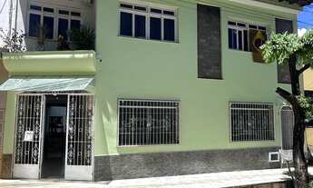 Imagem 5: Casa linear no primeiro pavimento composta de 3 quartos sendo uma suíte reformada piso em