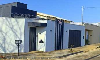 Imagem: Casa de Alto Padrão com 3 Quartos e Área