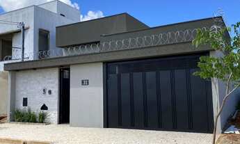 Imagem: Casa à venda em Uberlândia-MG 3 suítes