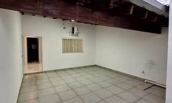 Imagem 2: Casa à venda em Uberlândia-MG, no Jardim Europa: 2 quartos, 1 suíte, 2 salas, 2 banheiros