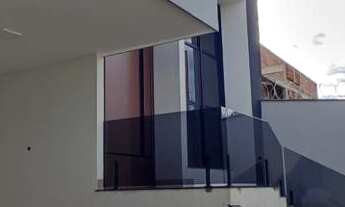 Imagem 7: Casa à Venda com 3 quartos, sendo uma suíte com closet, Cozinha com Área Gourmet Integrada