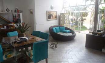 Imagem: Sobrado à venda no condomínio Granja Olga