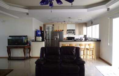 Imagem 7: CASA NO CAMPOLIM CONDOMÍNIO MILENIUM- FRENTE A PISTA DE CAMINHADA CAMPOLIM- SOROCABA