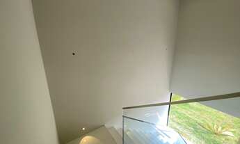 Imagem 6: Residência de Elegância Única: Casa Exclusiva no Alphaville com Design Sofisticado e Área