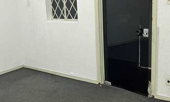 Imagem 2: Imóvel Comercial Versátil no Centro de Sorocaba com Edícula e Área de Luz