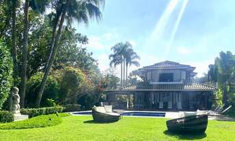 Imagem: Belíssima Casa de 900m², Localizada no