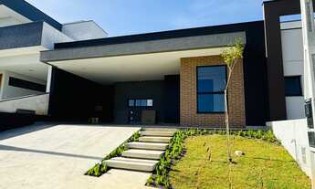 Imagem 2: CASA TÉRREA COM PISCINA - 3 SUÍTES + HOME OFFICE LOCALIZADA NO CONDOMÍNIO RESIDENCIAL FLOR