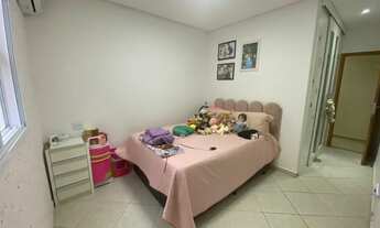 Imagem 2: Residência Exclusiva no Embaré: Elegância, Conforto e Sofisticação em Cada Detalhe