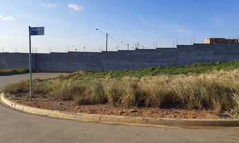 Imagem 3: Oportunidade Única! Terreno em Localização Estratégica com Zoneamento ZR3