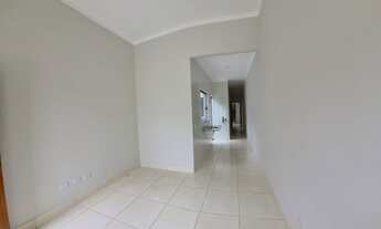 Imagem 4: Seu Novo Lar no Cajuru: Charmosa Casa com 2 Dormitórios e Espaço Aconchegante