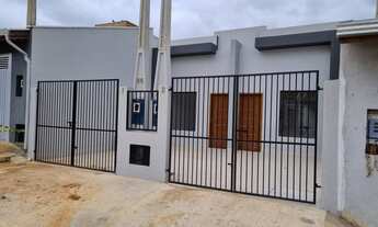 Imagem 3: Seu Novo Lar no Cajuru: Charmosa Casa com 2 Dormitórios e Espaço Aconchegante