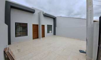 Imagem 2: Seu Novo Lar no Cajuru: Charmosa Casa com 2 Dormitórios e Espaço Aconchegante