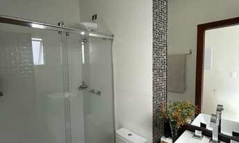 Imagem 5: Residência Exclusiva no Condomínio Horto Florestal 1 com Design Moderno e Aconchegante