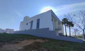 Imagem 3: Sobrado Impecável no Alphaville 1 ? 4 Suítes, Pé Direito Duplo e Design Moderno