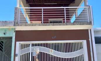 Imagem: Belo Sobrado com 3 Dormitórios e Garagem