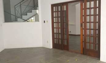 Imagem 5: Espaçosa Casa à Venda em Alphaville 6 com 3 Suítes e Lazer Completo