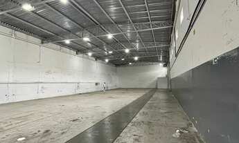 Imagem 2: Galpão Industrial e Comercial 825m² - Acesso Fácil à Dutra