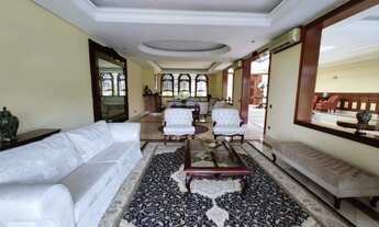 Imagem 7: Imponente Casa à Venda em Tamboré - 5 Suítes, Piscina, Academia e Infraestrutura Completa