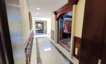 Imagem 2: Imponente Casa à Venda em Tamboré - 5 Suítes, Piscina, Academia e Infraestrutura Completa