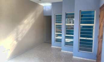 Imagem 2: Imóvel com 2 Dormitórios e Garagem para 2 Carros em Vila Almeida