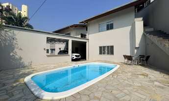 Imagem 6: Casa à venda na cidade de Blumenau, no bairro Ponta Aguda com 3 quartos, 2 suítes, 3 banhe