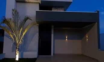 Imagem: Casa de Alto Padrão com Piscina à Venda