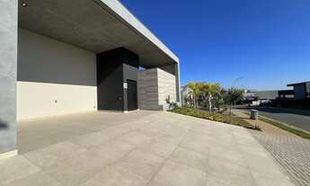 Imagem 2: Exclusiva Casa Térrea com 4 Suítes e Piscina no Alphaville Nova Esplanada 3