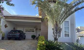 Imagem: Casa sofisticada com energia solar e espaço