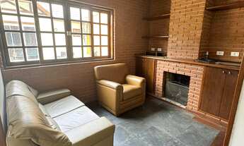 Imagem 6: Casa Clássica e Ampla com 4 Suítes, Piscina e Salão de Festas